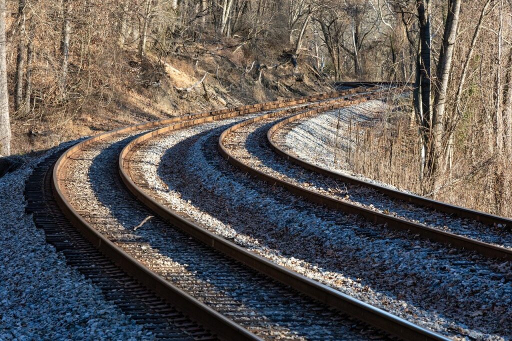 train, tracks, railway-8484518.jpg